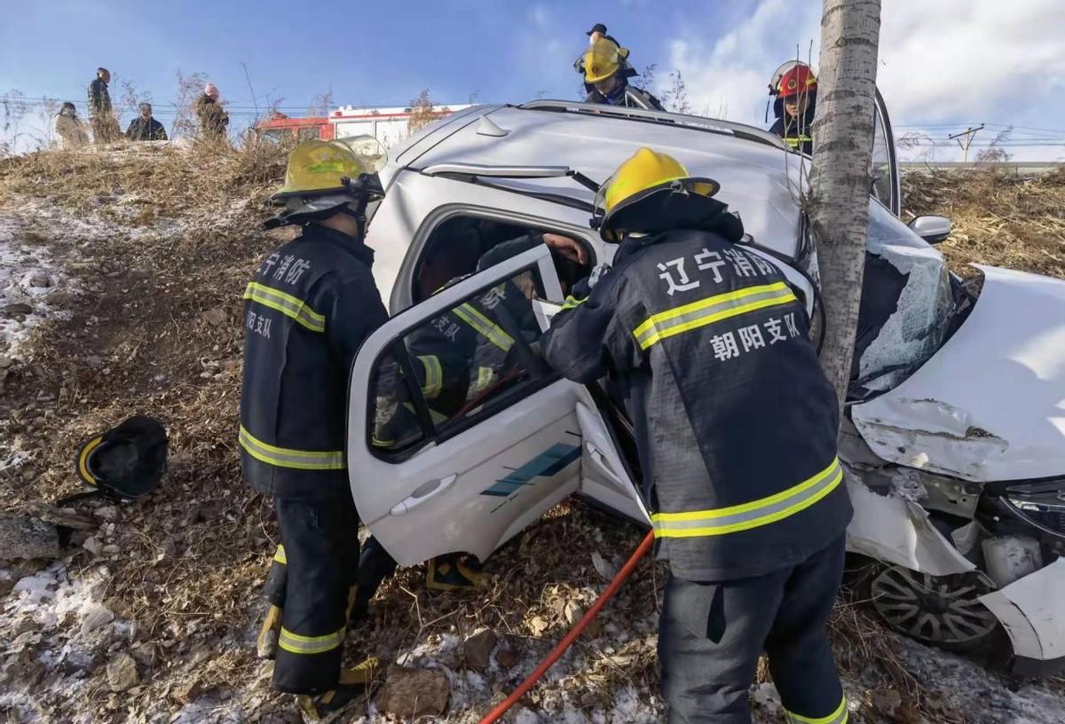 辽宁大客车侧翻事件深度解析